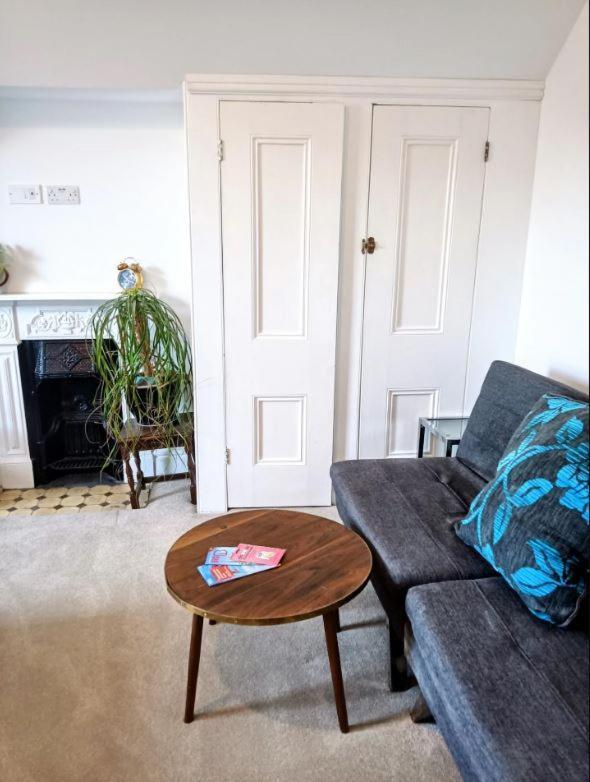 شقة Stylish 2-Bed Flat, Quick Access To London Sights المظهر الخارجي الصورة
