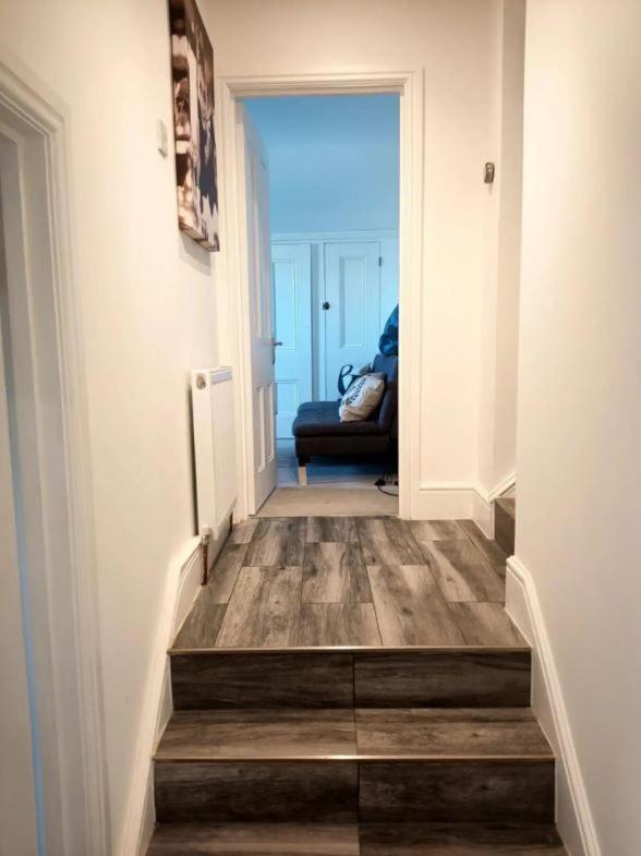 شقة Stylish 2-Bed Flat, Quick Access To London Sights المظهر الخارجي الصورة
