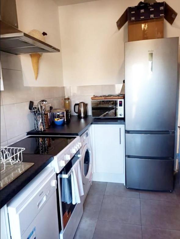 شقة Stylish 2-Bed Flat, Quick Access To London Sights المظهر الخارجي الصورة