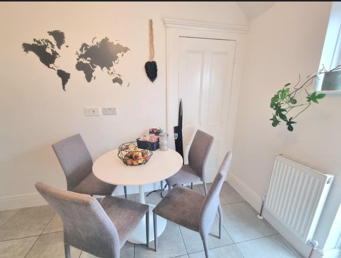 شقة Stylish 2-Bed Flat, Quick Access To London Sights المظهر الخارجي الصورة