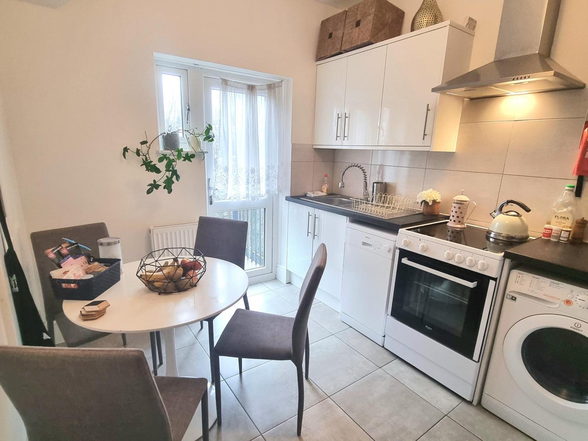 شقة Stylish 2-Bed Flat, Quick Access To London Sights المظهر الخارجي الصورة