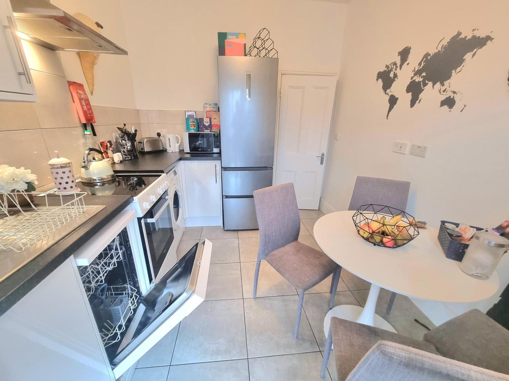 شقة Stylish 2-Bed Flat, Quick Access To London Sights المظهر الخارجي الصورة